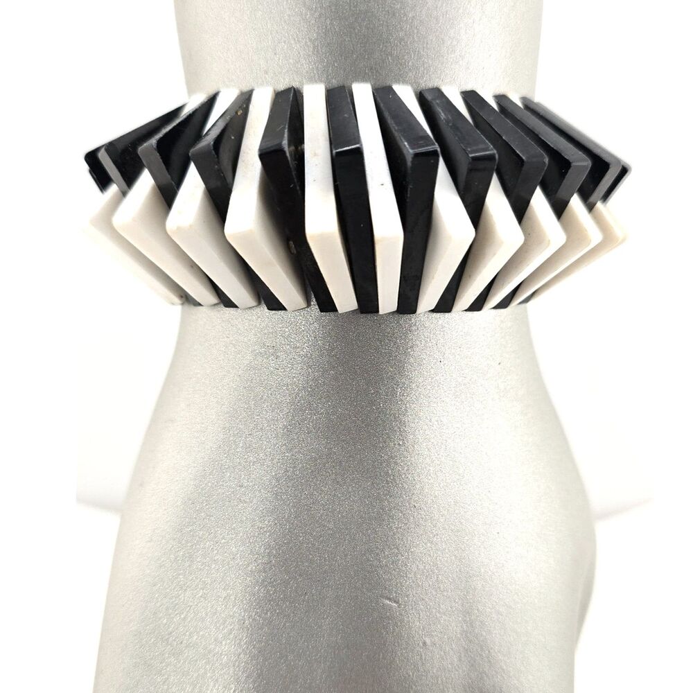 Vtg. Mod Expansion Bracelet Black White Geometric Plastic Sawtooth Cuff Atomic